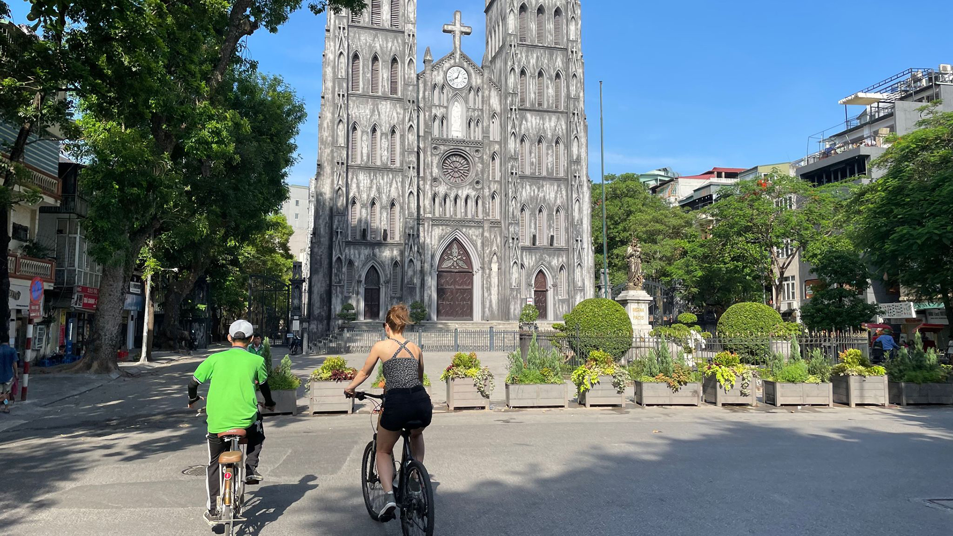 hanoi biking tour